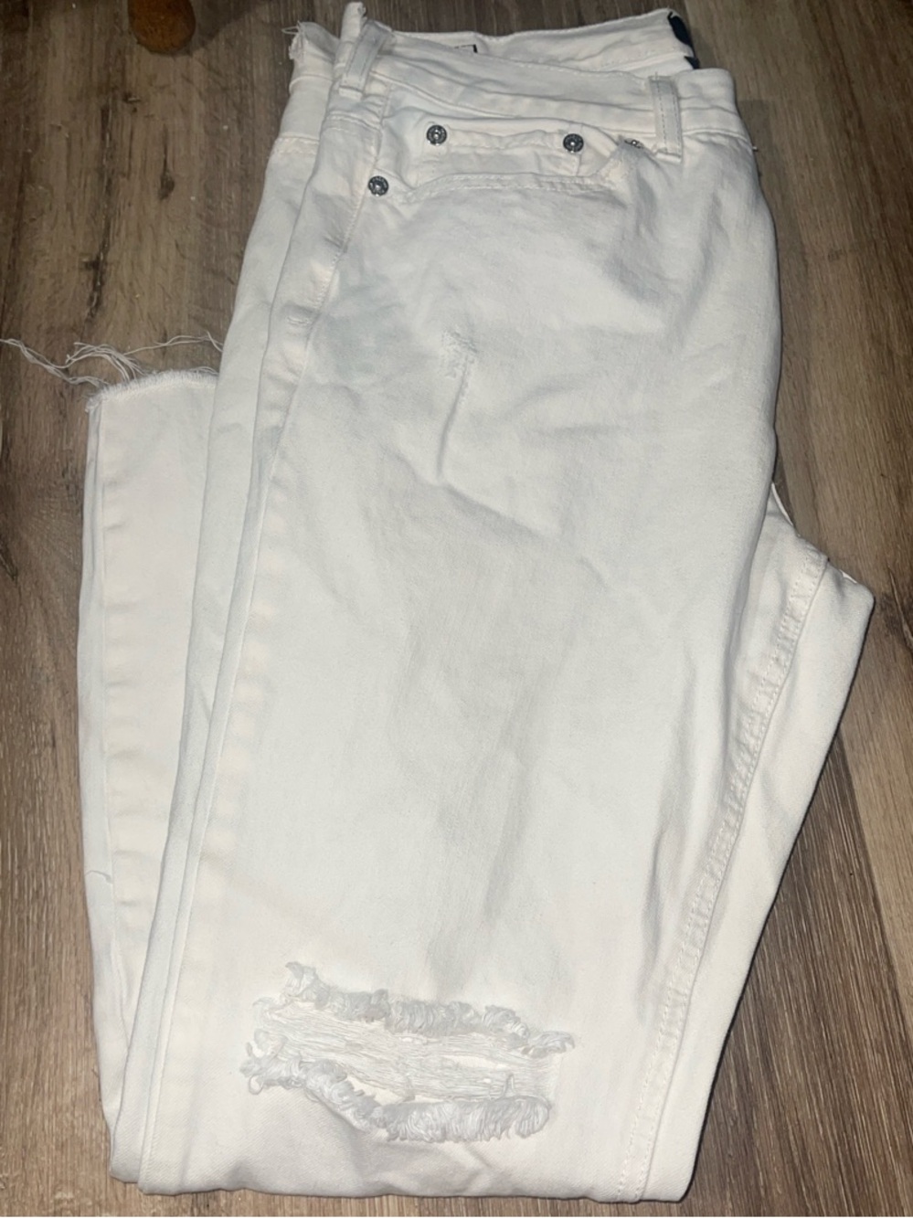 PacSun White Skinny Jeans with Distressed Knee and zipper ankle